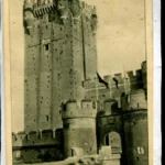 POSTAL MEDINA DEL CAMPO (VALLADOLID), EDS LA Valenciana castillo de la Mota. Puerta de entrada ,, escrita y circulada 1944, buen sello, 9x 14 cm.