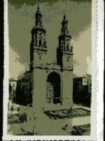POSTAL 26 LOGROÑO- Iglesia de Sª Maria de la Redonda y plaza de los heroes del Alcazar, ed Josechu, escrita 1953, 8,50x 14 cm