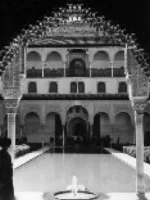 FOTOGRAFIA AÑO 1963,7x 11 cm. sin fotografo, al dorso pone PATIO DE LOS AVALLANES (GRANADA)
