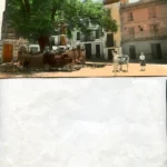 POSTAL NAVAJAS- plaza del olmo,(Castellón) (con coche y grupo de gente) el margen izquierdo aparece velado, JDP, escrita 1965 sin circular, 15x 10 cm.