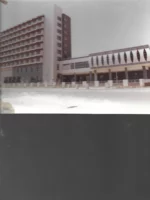 FOTOGRAFÍA ORIGINAL COLEGIO DE MEDICOS DE VALENCIA 1977, exterior y salón de actos 16x 23 cm