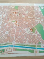 plano de Leon , 1981 , al dorso rutas del CAMINO DE SANTIAGO de la provincia plegado 32x 44 cm