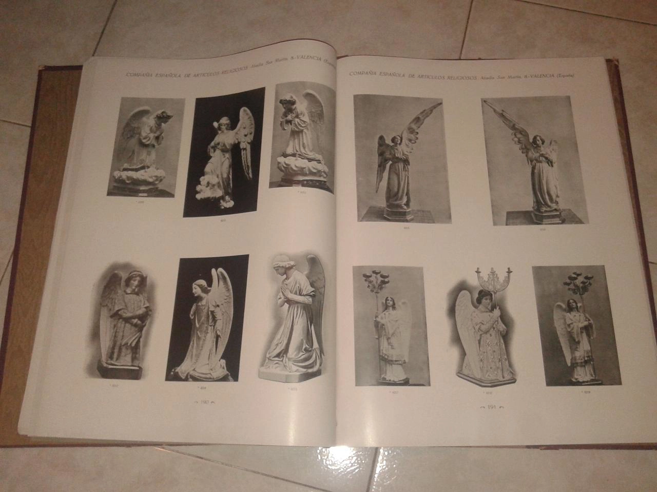 COMPAÑÍA ESPAÑOLA DE ARTICULOS RELIGIOSOS ABADIA SAN MARTIN 8 VALENCIA fabricas de tejidos de seda , confección de ornamentos, estatuaria, altares, pulpitos, confesionarios, mobiliario orfebreria, velas, vidrieras, vinos de consagrar