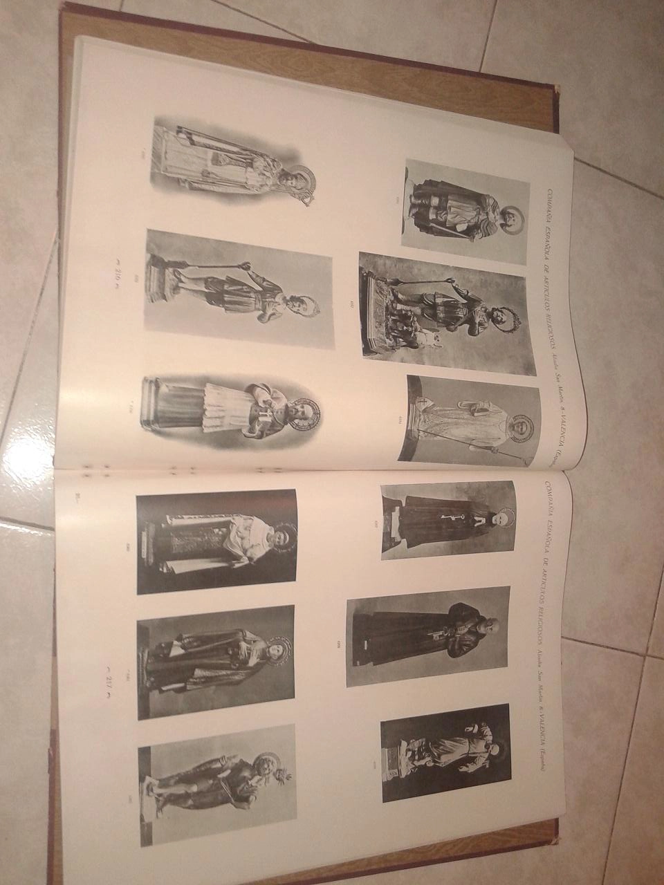 COMPAÑÍA ESPAÑOLA DE ARTICULOS RELIGIOSOS ABADIA SAN MARTIN 8 VALENCIA fabricas de tejidos de seda , confección de ornamentos, estatuaria, altares, pulpitos, confesionarios, mobiliario orfebreria, velas, vidrieras, vinos de consagrar