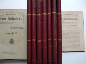 HOJAS DIVULGADORAS DE AGRICULTURA Revista , .años 1923 a 1929,1931, 1932 completos, 1933 del 2 a 24, 1934 y 1935 completos, 1936 (1 a 10 mayo). 1943, 1945 completos ,1948 y 1949 incompletos.Total 17 años de revistas con mas de 50 articulos de enologia (