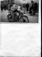FOTOGRAFIA DE MOTORISTA, al dorso pone FOTOGRAFIA CORAL, ONTENIENTE, años 50 , 13.5 x 8,5 cm.