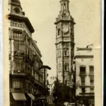 FOTOGRAFIA ORIGINAL DE VALENCIA ( SANTA CATALINA VISTA DESDE LA CALLE DE LA PAZ) AÑOS 40 , 9x12 cm.(LA HAN RECORTADO